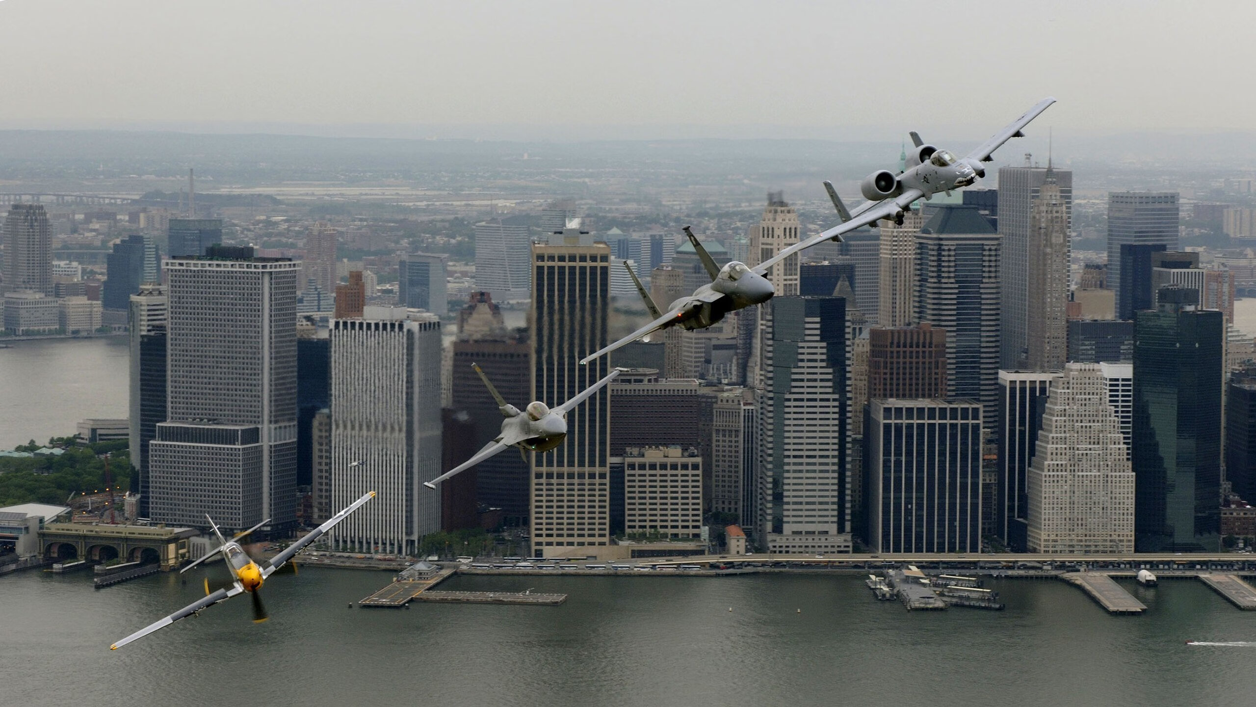 国王场边训练照展示球员专注面貌,国王 球队