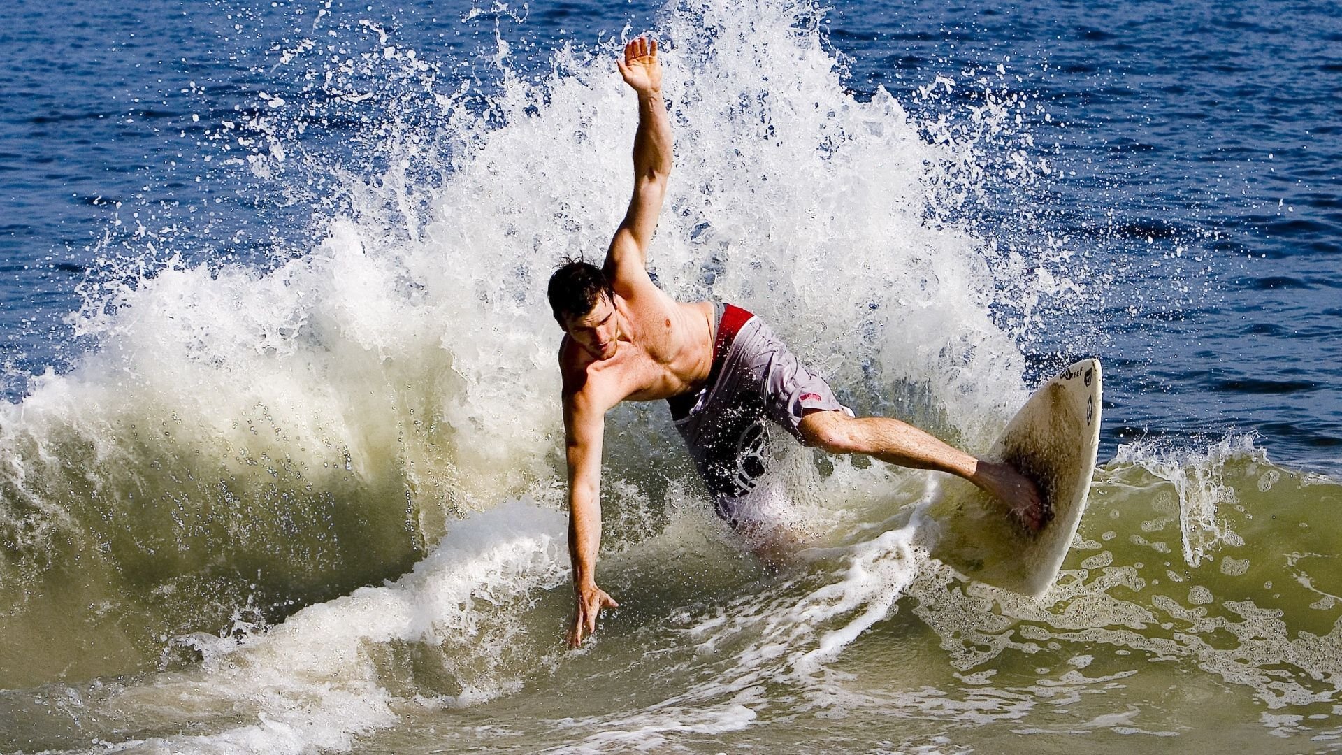 逆转精彩:王强三分压哨,完成绝地反击!